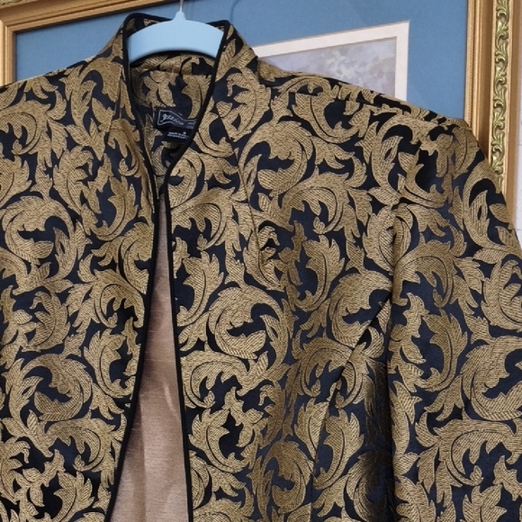 Elegant Black and Gold Patterned Jacket - Picture 2 of 10
